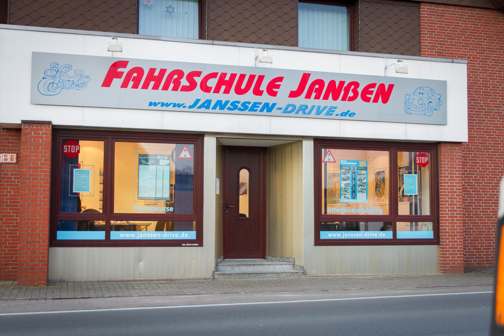 JANSSEN DRIVE // Stuhr/Varrel