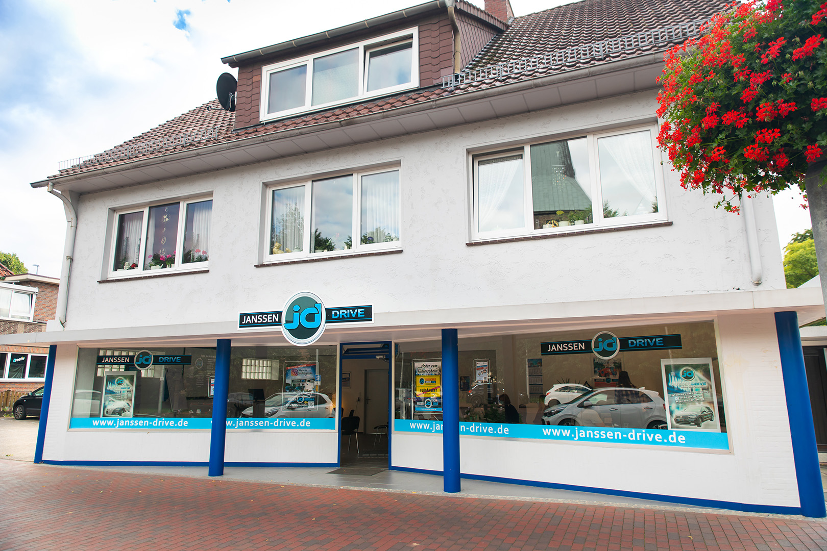 Filiale Ganderkesee – Außenansicht mit Schaufenster