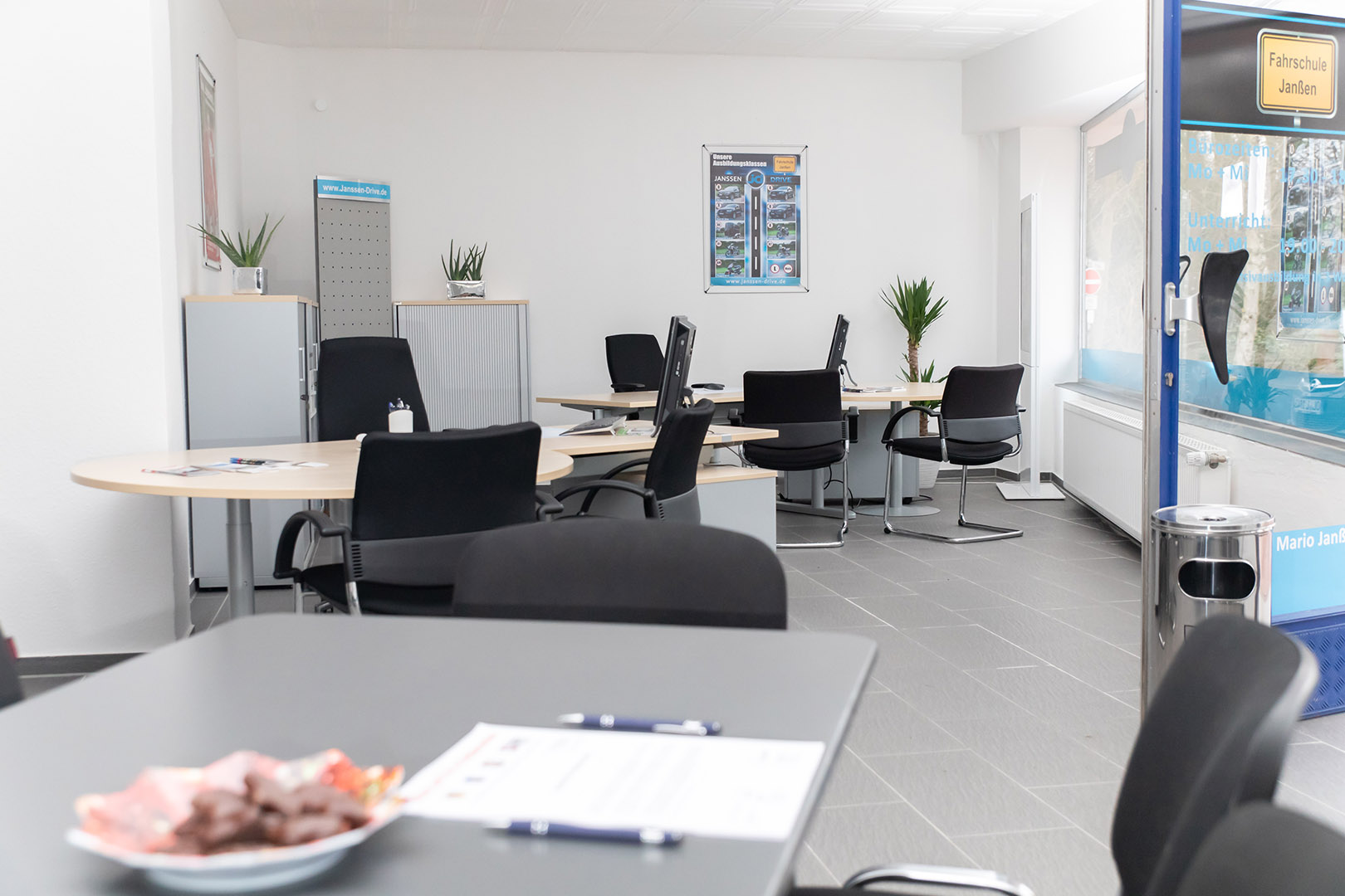 Filiale Ganderkesee – Büro mit Schreibtischen